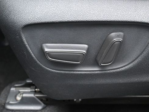 Certified 2021 Toyota Highlander LE image 10