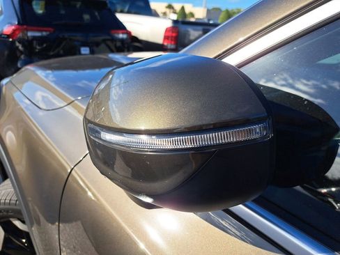 Used 2024 Kia Telluride EX w/ EX Captain's Chair Package image 3