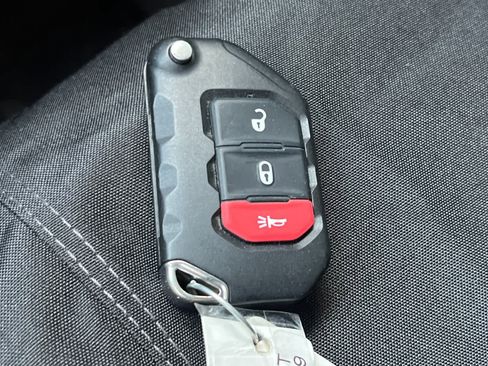 Used 2023 Jeep Wrangler Sahara image 29