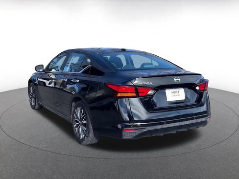 Used 2025 Nissan Altima 2.5 SV FWD image 9
