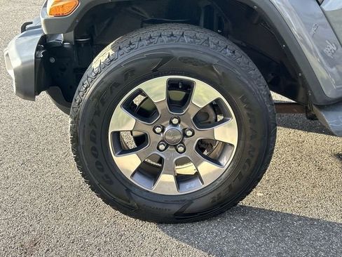 Used 2018 Jeep Wrangler Unlimited Sahara image 10