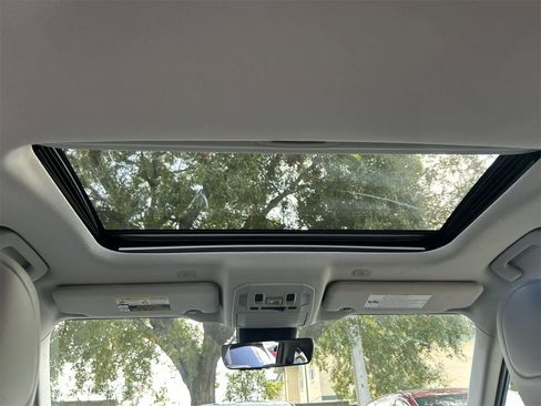 Used 2023 Toyota Highlander L image 23