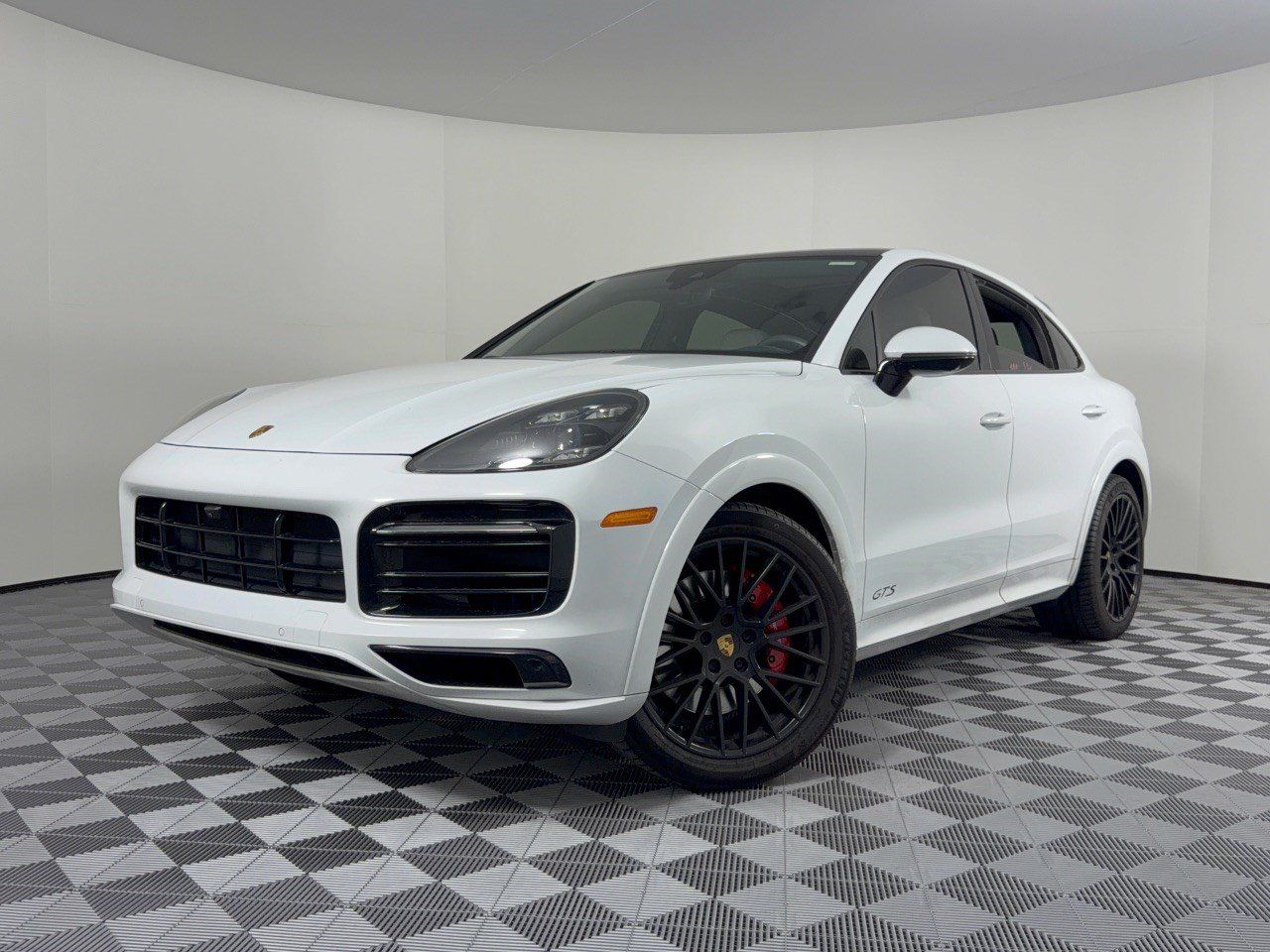 Used 2022 Porsche Cayenne GTS AWD/4WD image 1
