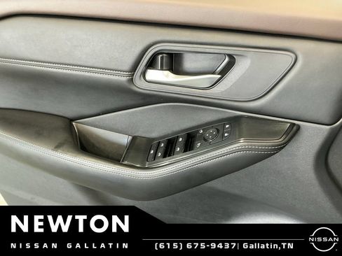 Used 2023 Nissan Rogue SV w/ SV Premium Package AWD/4WD image 34