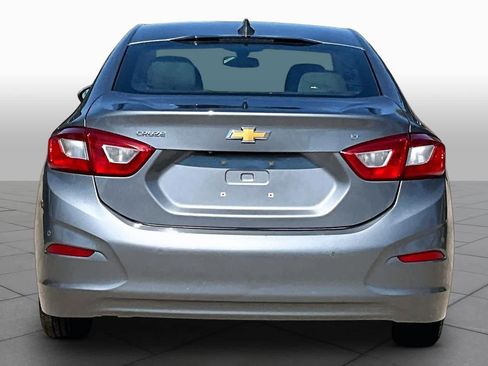 Used 2019 Chevrolet Cruze LT w/ Convenience Package FWD image 5