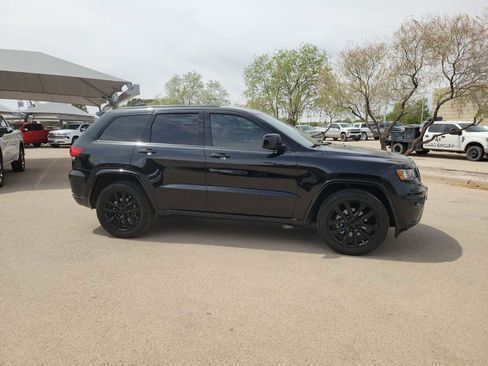 Used 2019 Jeep Grand Cherokee Altitude image 9