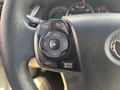 Used 2012 Toyota Camry image 19