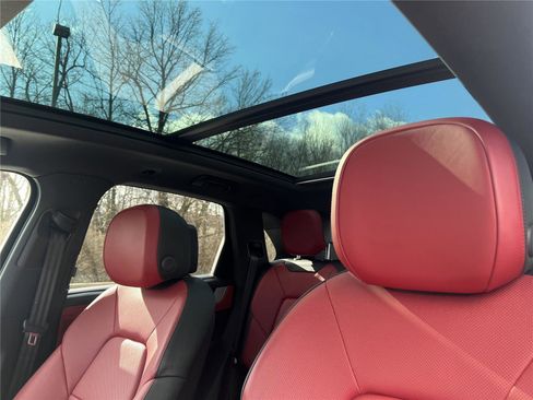 Used 2024 Porsche Cayenne AWD/4WD image 22