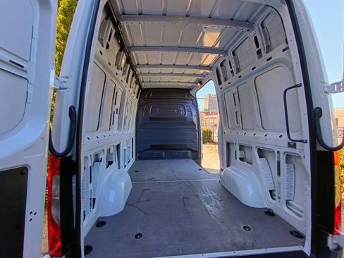 Used 2025 Mercedes-Benz Sprinter 2500 image 90