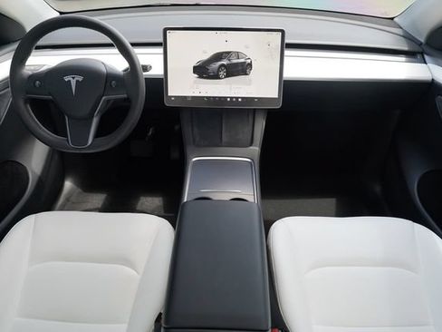 Used 2022 Tesla Model Y Long Range AWD/4WD image 26