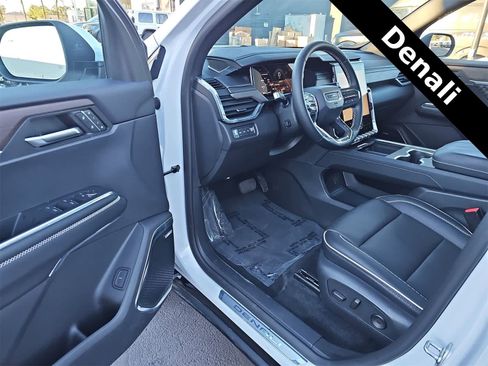 Used 2024 GMC Acadia Denali image 10