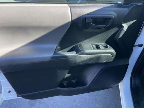 Used 2022 Toyota Tacoma SR image 27