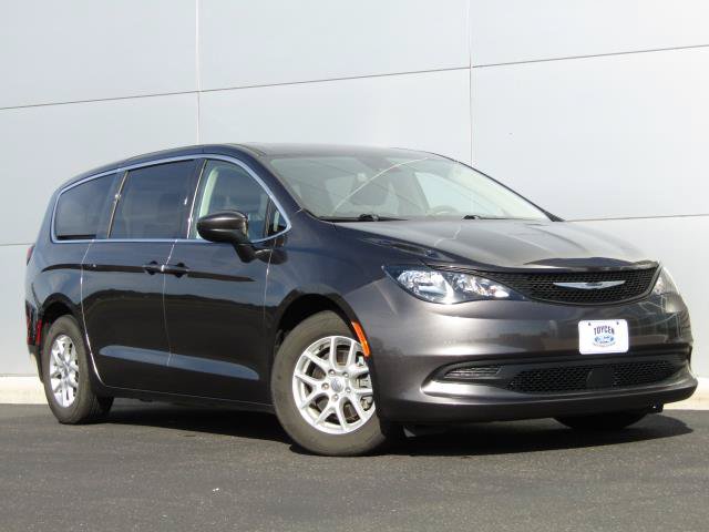 Used 2023 Chrysler Voyager LX FWD image 1