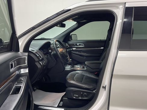 Used 2018 Ford Explorer Limited AWD/4WD image 2