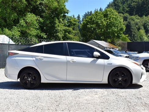 Used 2017 Toyota Prius Four w/ Advanced Technology Package FWD image 32