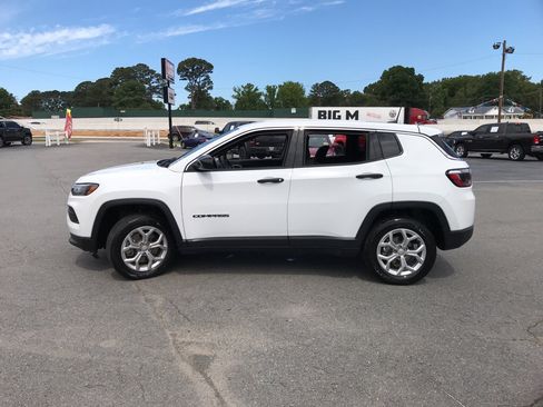 Used 2024 Jeep Compass Sport AWD/4WD image 8