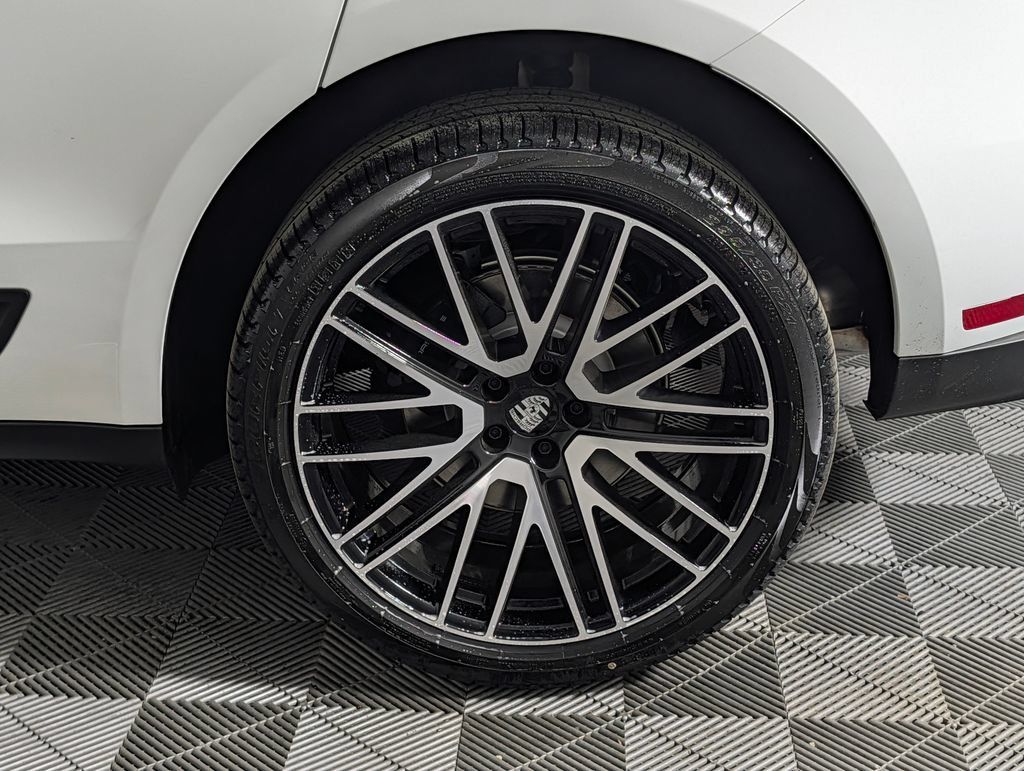 New 2026 Porsche Macan AWD/4WD image 12