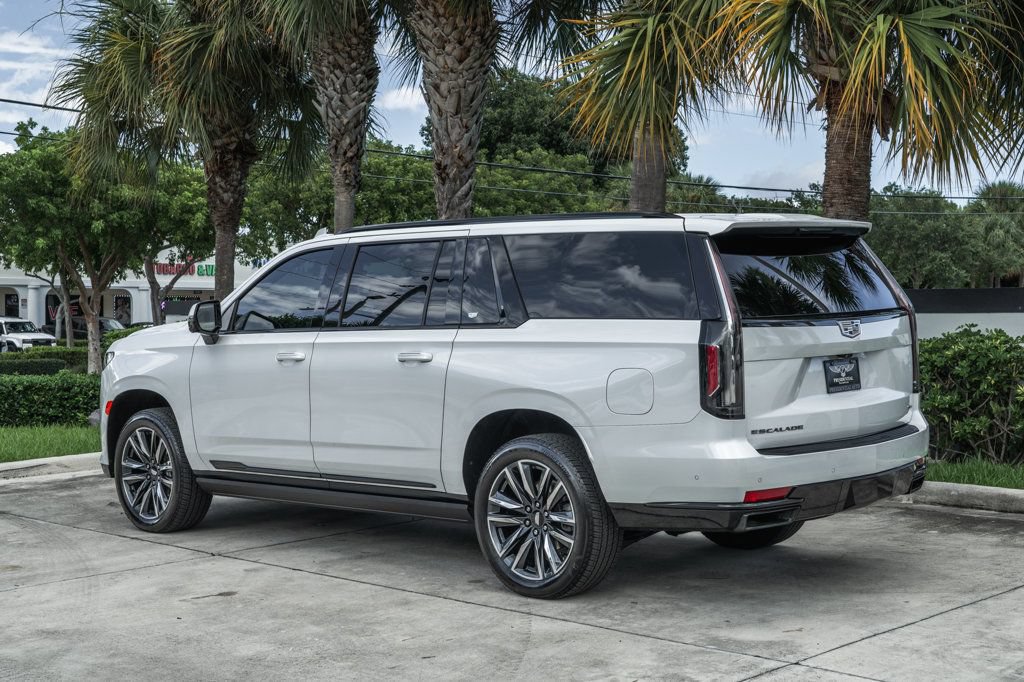 Used 2023 Cadillac Escalade ESV Sport Platinum w/ Heavy-Duty Trailer Package AWD/4WD image 4