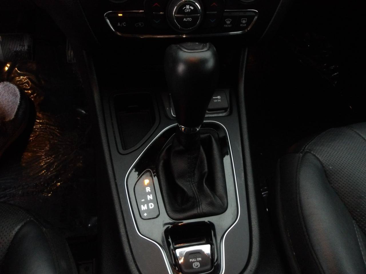Used 2020 Jeep Cherokee Limited FWD image 27