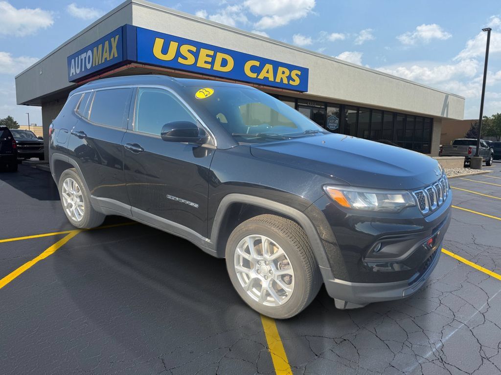 Used 2023 Jeep Compass Latitude AWD/4WD image 4