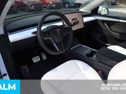 Used 2024 Tesla Model Y Performance image 9