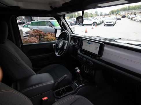 Used 2025 Jeep Wrangler Sport image 15