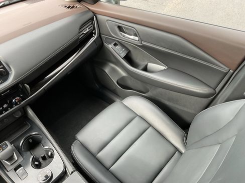 Used 2023 Nissan Rogue SL w/ SL Premium Package image 18