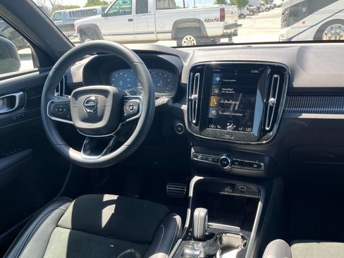 Used 2022 Volvo XC40 T5 R-Design w/ Advanced Package image 17