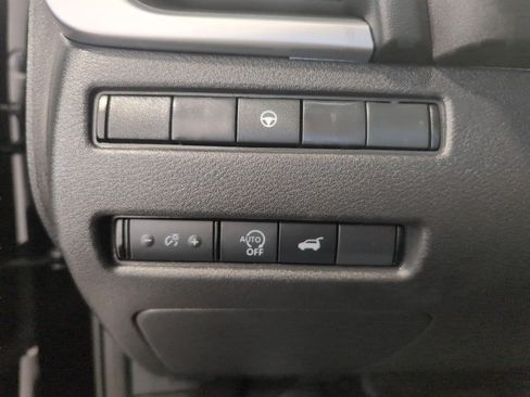 Used 2025 Nissan Rogue SV AWD/4WD image 10