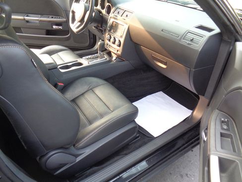 Used 2014 Dodge Challenger SXT image 12