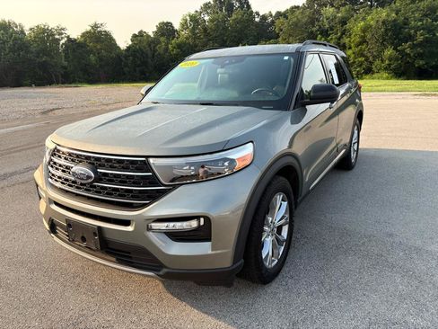 Used 2020 Ford Explorer XLT w/ Equipment Group 202A AWD/4WD image 7