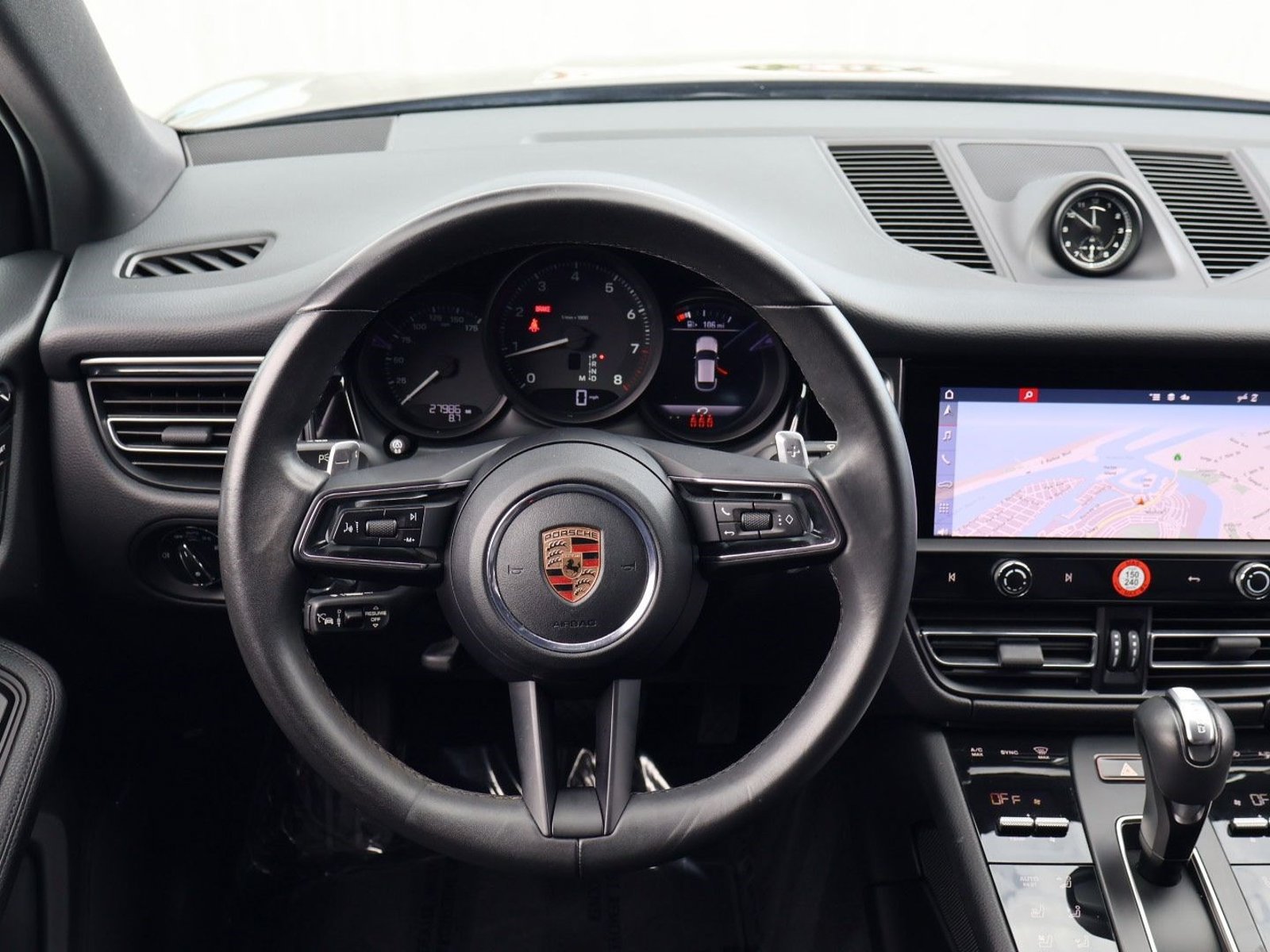 Certified 2025 Porsche Macan w/ Premium Package Plus AWD/4WD image 13