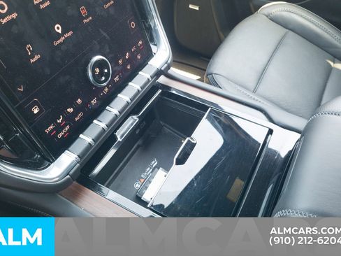 Used 2025 GMC Yukon XL Denali AWD/4WD image 10