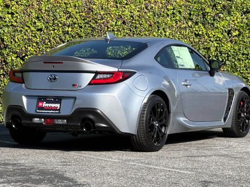New 2026 Toyota GR86 Premium RWD image 4