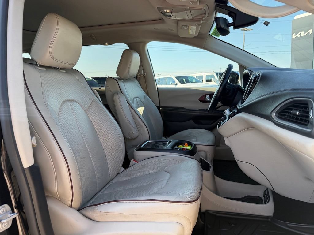 Used 2020 Chrysler Pacifica Limited FWD image 34