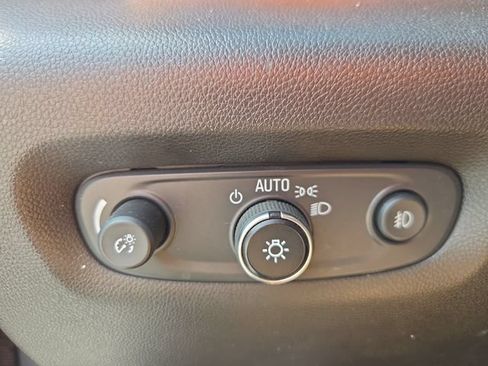 Used 2021 Chevrolet Traverse RS AWD/4WD image 24