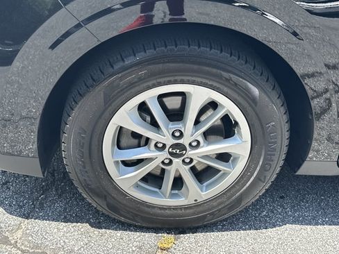 Certified 2024 Kia Carnival LX FWD image 12