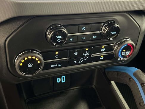 Used 2024 Ford Bronco Black Diamond AWD/4WD image 24