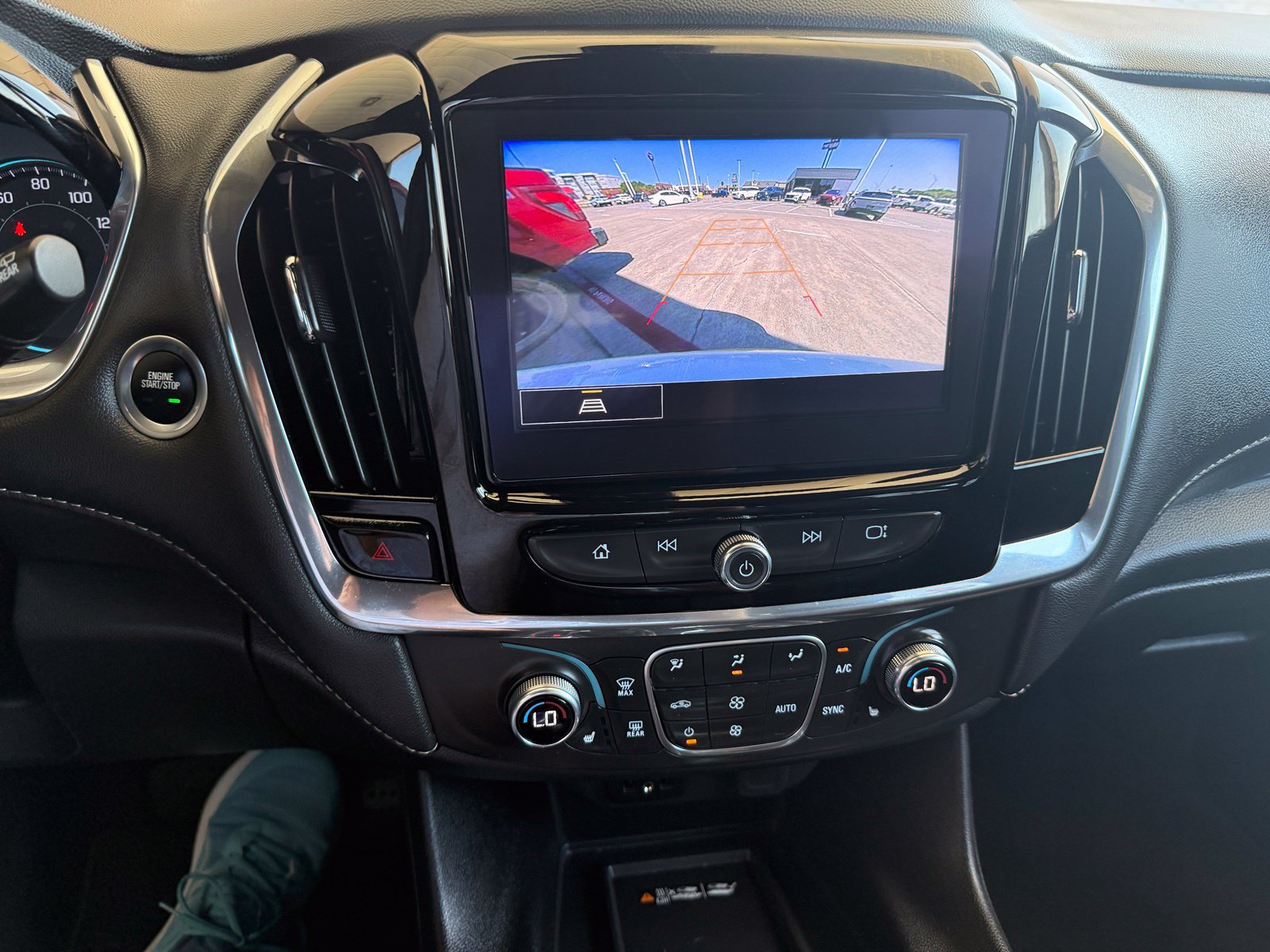 Used 2023 Chevrolet Traverse LT FWD image 15