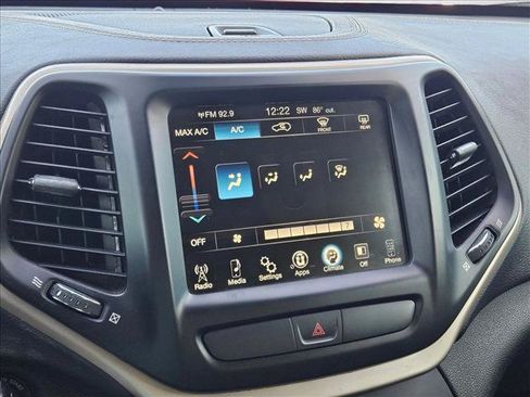 Used 2017 Jeep Cherokee Latitude FWD image 10
