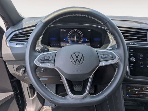 Used 2023 Volkswagen Tiguan SE w/ Panoramic Sunroof Package AWD/4WD image 23