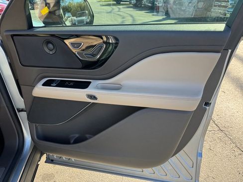 Used 2022 Lincoln Aviator Reserve image 19