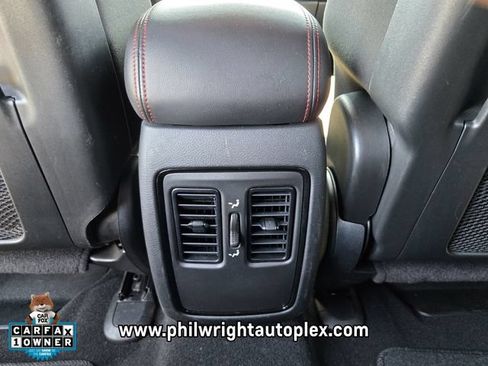 Used 2025 Dodge Durango GT RWD image 11