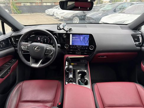 Used 2025 Lexus NX 250 FWD w/ Accessory Package (2T) image 8