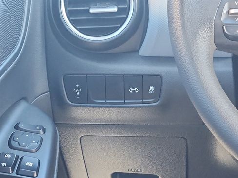 Used 2021 Hyundai Kona SE image 13