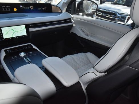 New 2026 Lincoln Navigator L Black Label image 18