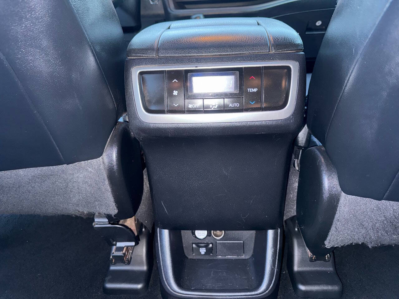 Used 2014 Toyota Highlander XLE AWD/4WD image 32