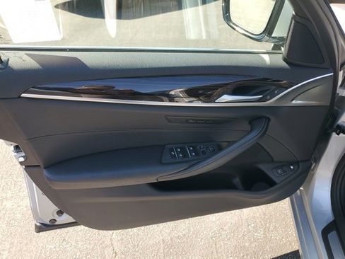 Used 2018 BMW 530e w/ Premium Package 2 image 28