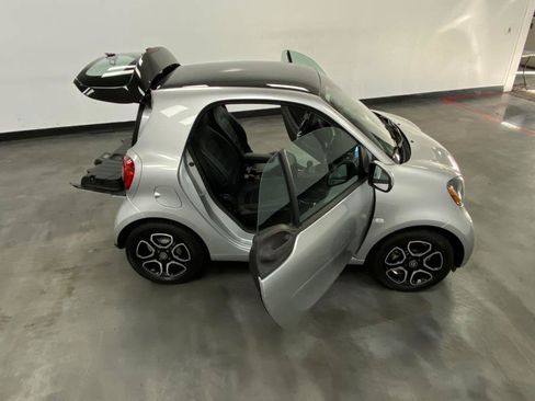 Used 2019 smart fortwo electric drive RWD image 44