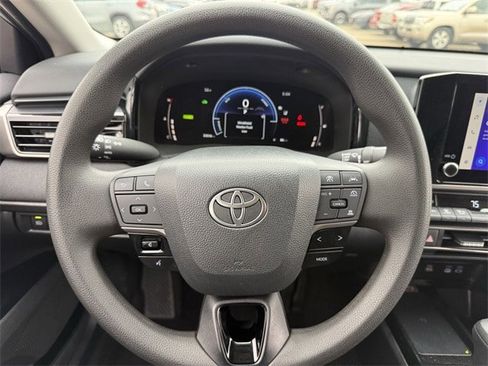 Used 2025 Toyota Camry LE image 13